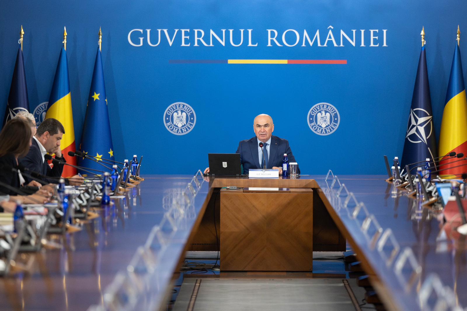Care sunt cheltuielile statului pentru personalul din administrație. Raport guvernamental