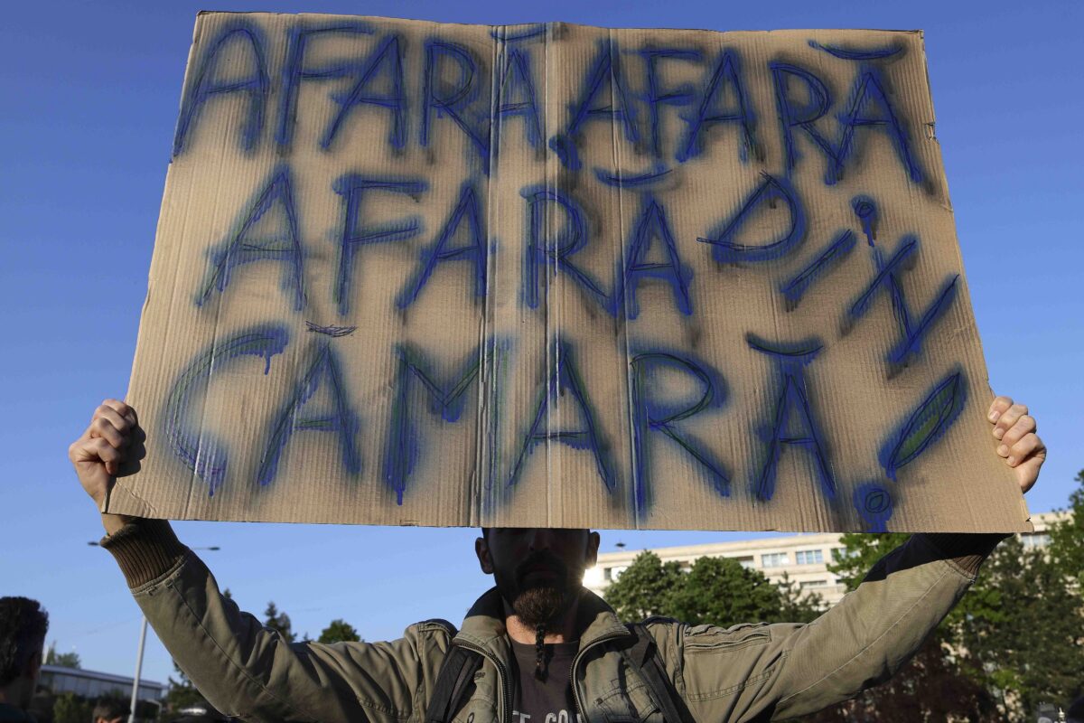 Incidente în Piața Victoriei, în timpul manifestațiilor pro-Bolojan