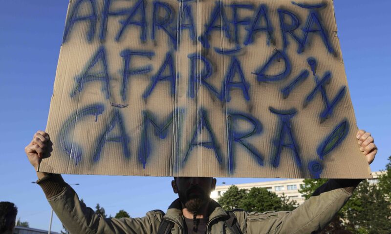 Incidente minore în Piața Victoriei, în timpul manifestațiilor pro-Bolojan. Live text