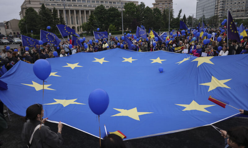 Miniștrii care au sărbătorit Ziua Europei în Piața Victoriei: „Este o zi plină de bucurie”