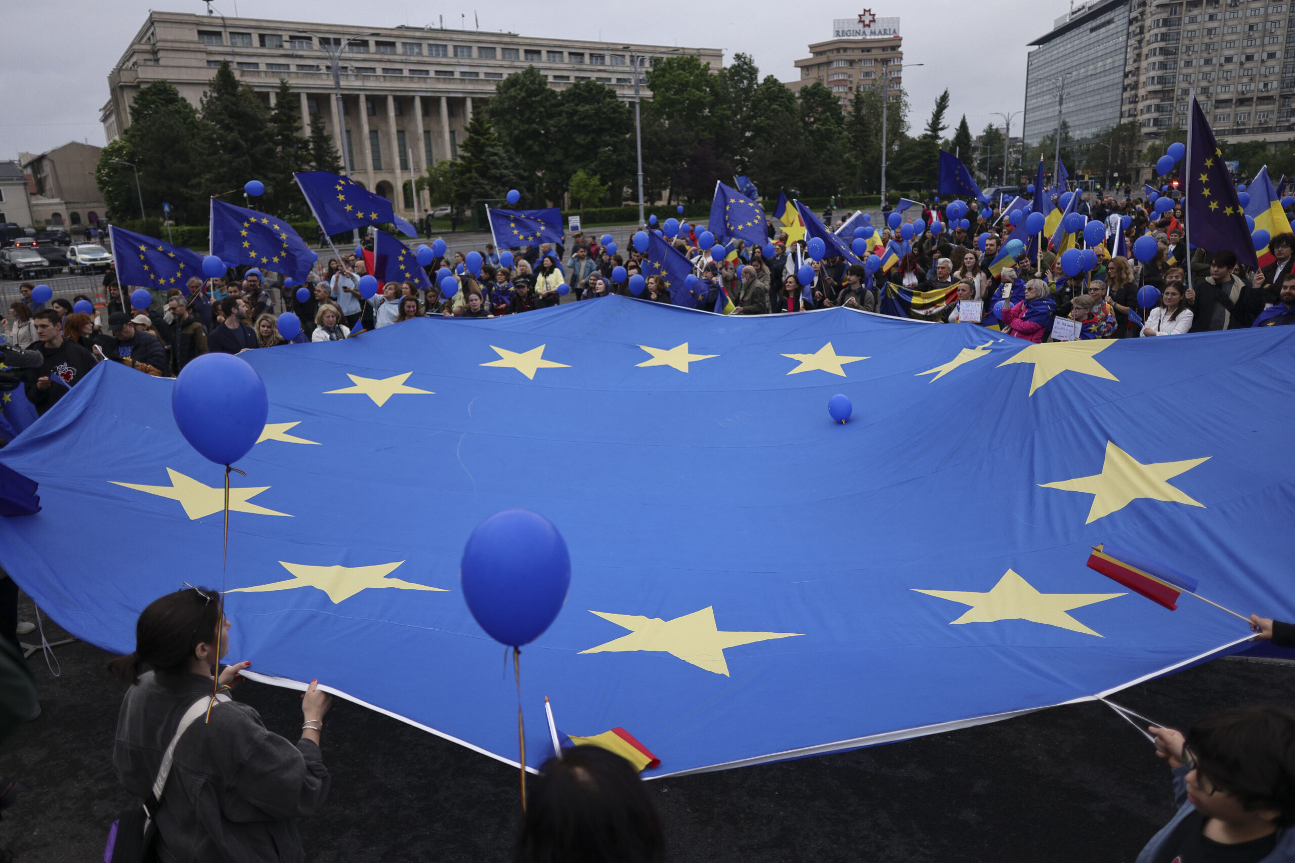 Miniștrii care au sărbătorit Ziua Europei în Piața Victoriei: „Este o zi plină de bucurie”