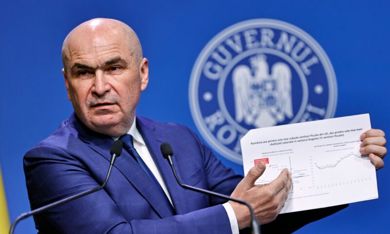Ilie Bolojan este contrazis de economistul Cristian Socol: Veniturile încasate sunt exagerat de mici