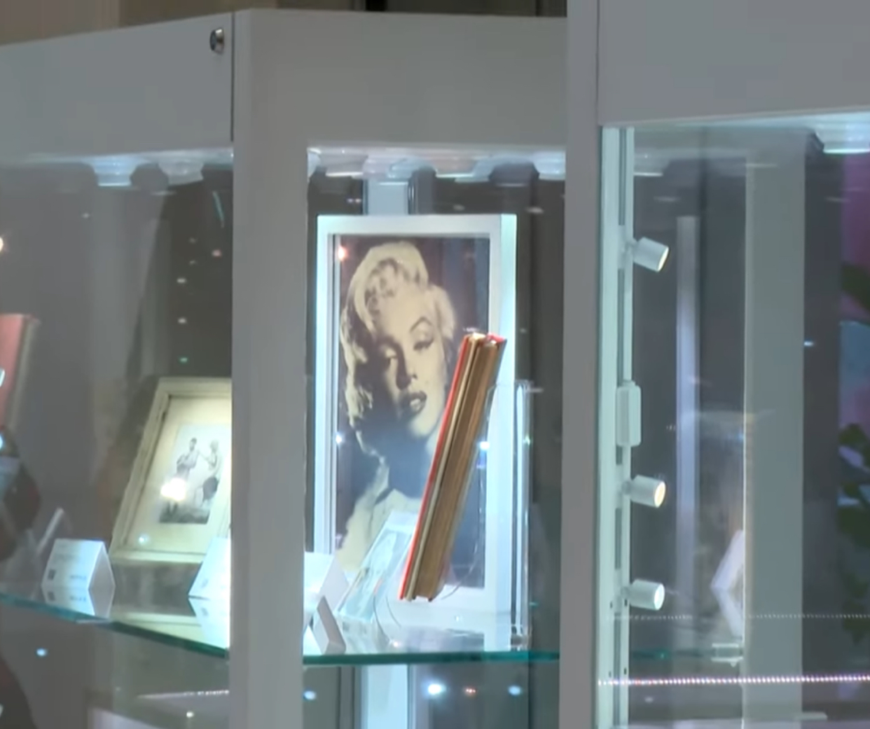 Piese din garderoba și corespondența lui Marilyn Monroe, scoase la licitație. În scrisori apar detalii intime