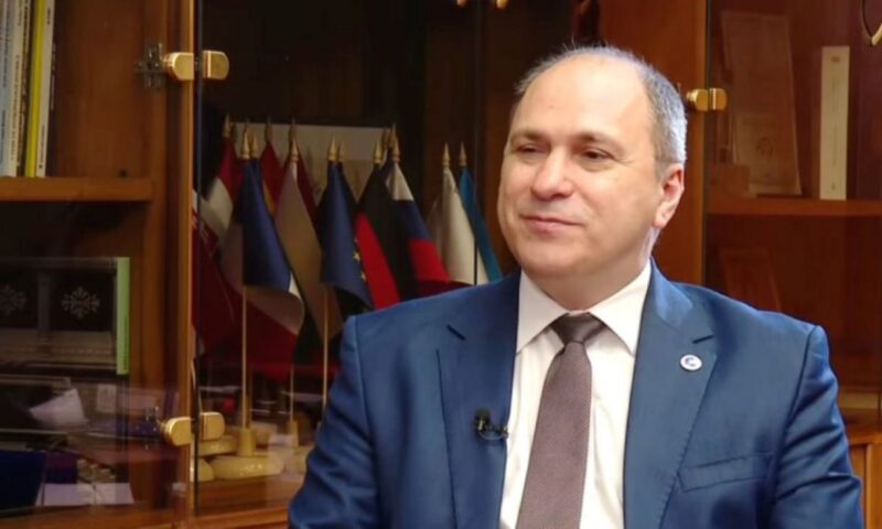 Mihai Dimian își va dona salariul de ministru. Motivul acestei decizii