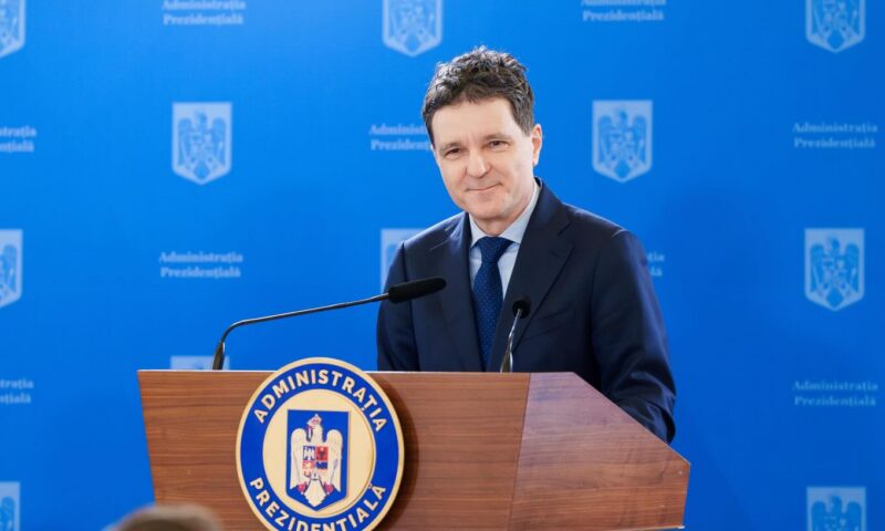 Adrian Severin, despre Nicușor Dan: Sunt multe cercuri de interese, care îl împing