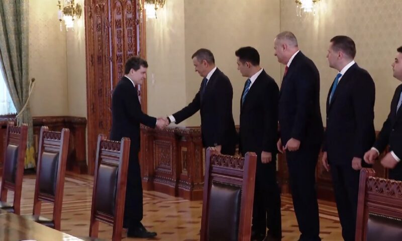 Băsescu redesenează ecuația guvernării înaintea desemnării premierului de către Nicușor Dan