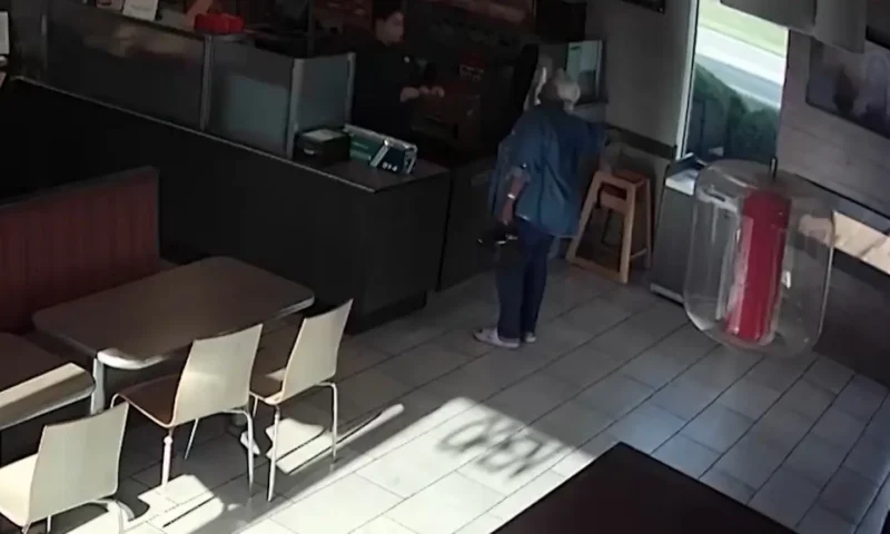 O femeie de 75 de ani a murit într-un restaurant, după o dispută privind comanda