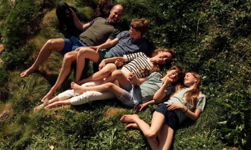 Kate Middleton și Prințul William au prezentat noul cățel al familiei