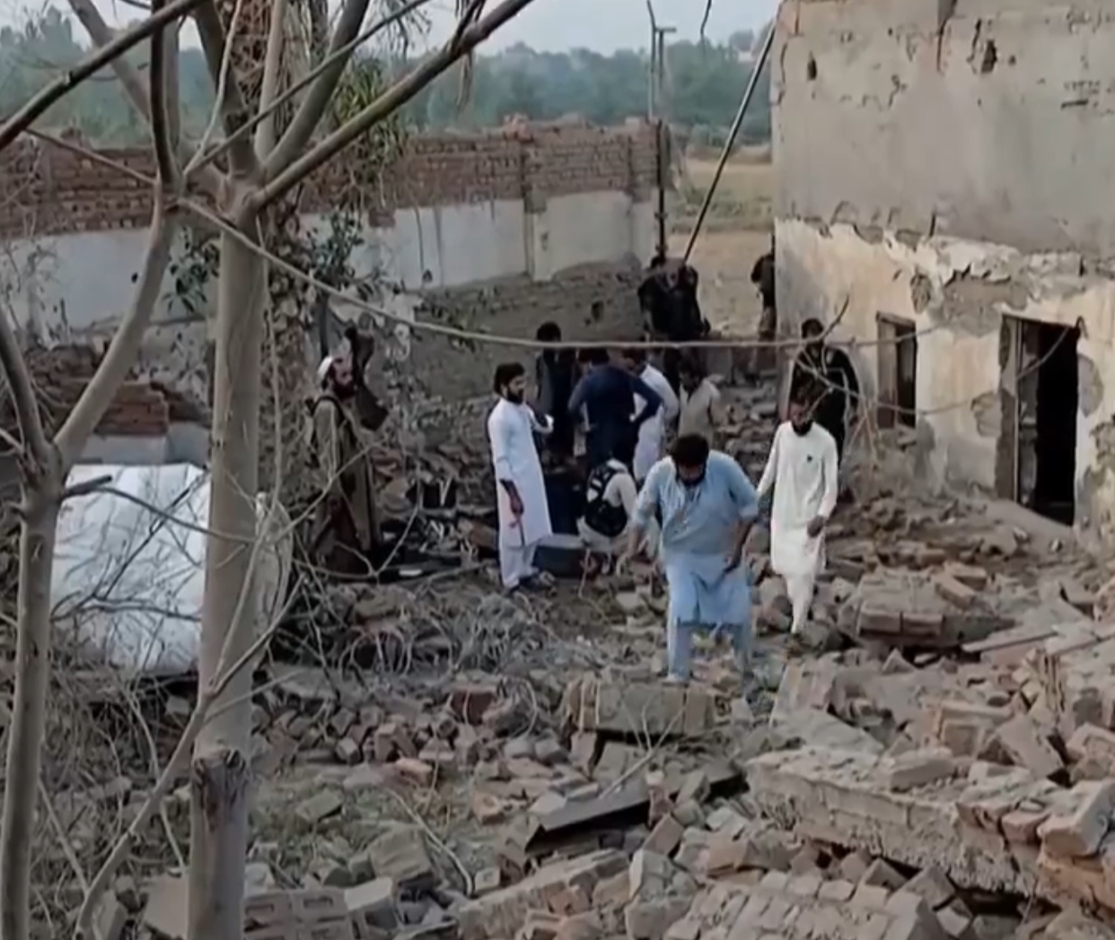 Masacru la un punct de control din nord-vestul Pakistanului. 12 polițiști au fost împușcați