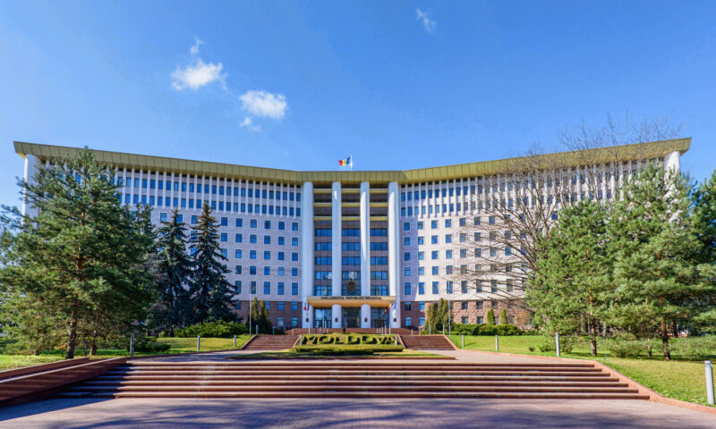 Parlamentul Republicii Moldova restricționează folosirea limbii ruse în plen