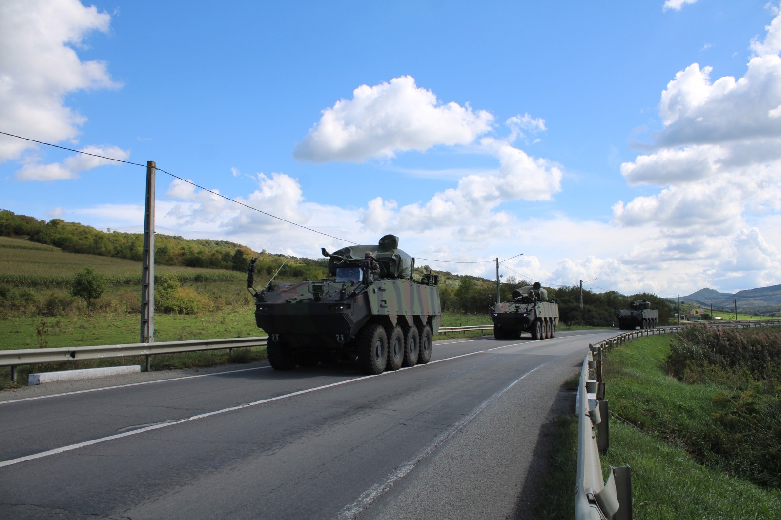 Accident cu trei transportoare Piranha 5 în Sălaj. Mai mulți militari au ajuns la spital