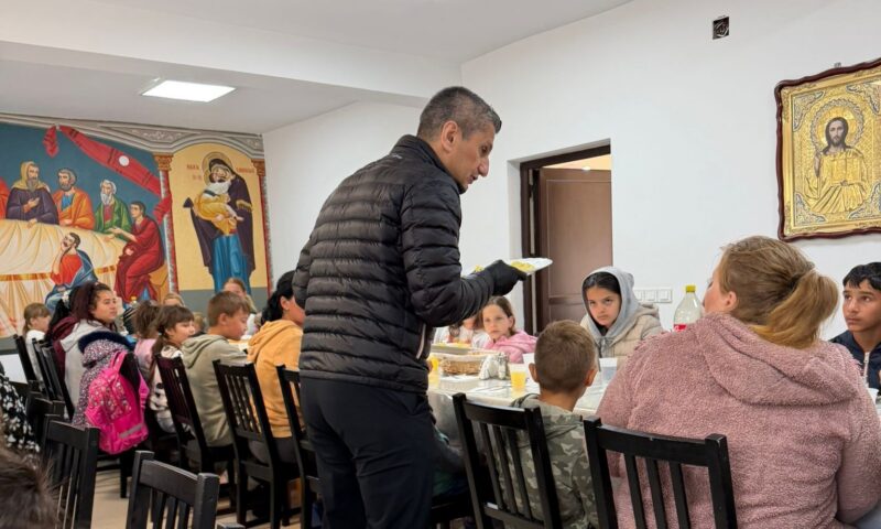 Familia lui Mircea Lucescu, pomană de 40 de zile la cantina socială a Centrului „Sfântul Ierarh Nectarie