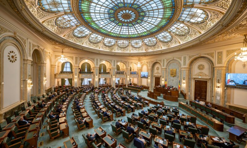 Bogdan Comaroni, despre rolul care i s-ar pregăti lui Ilie Bolojan: Are nevoie de imunitate