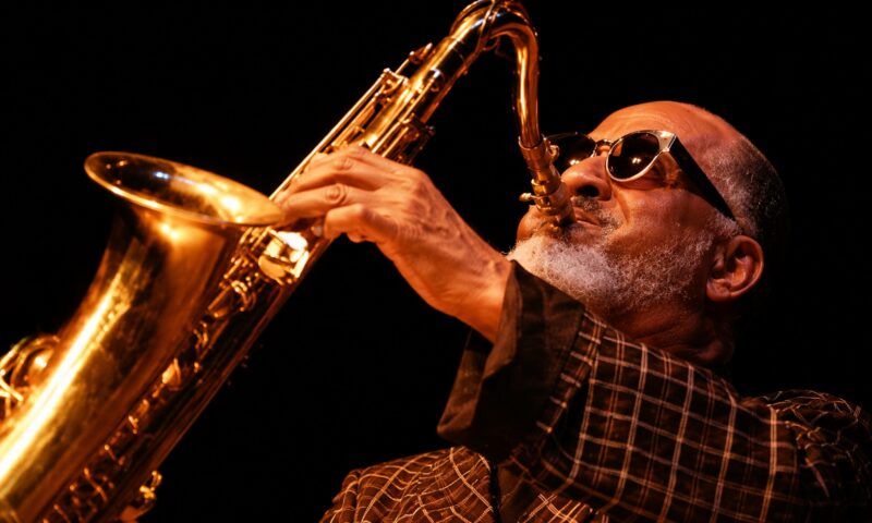 A murit Sonny Rollins, legenda jazzului modern și autorul „Saxophone Colossus”