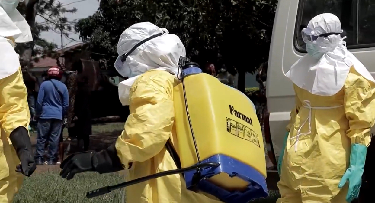 18 suspecți de Ebola au fugit după incendierea unui centru medical din Congo. OMS a ridicat nivelul de alertă
