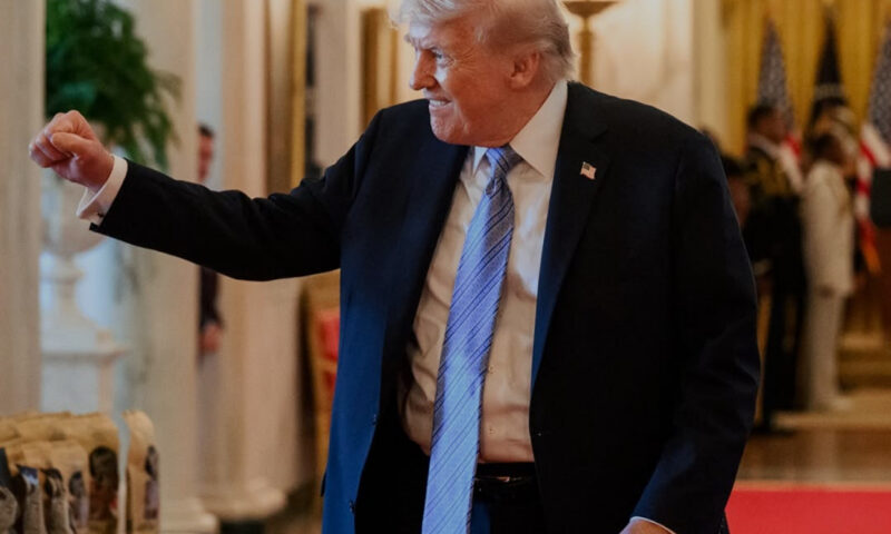 Ce este „Cartea Apocalipsei” de la Casa Albă. Fost oficial :Trump era interesat de puterile „magice” ale președintelui SUA