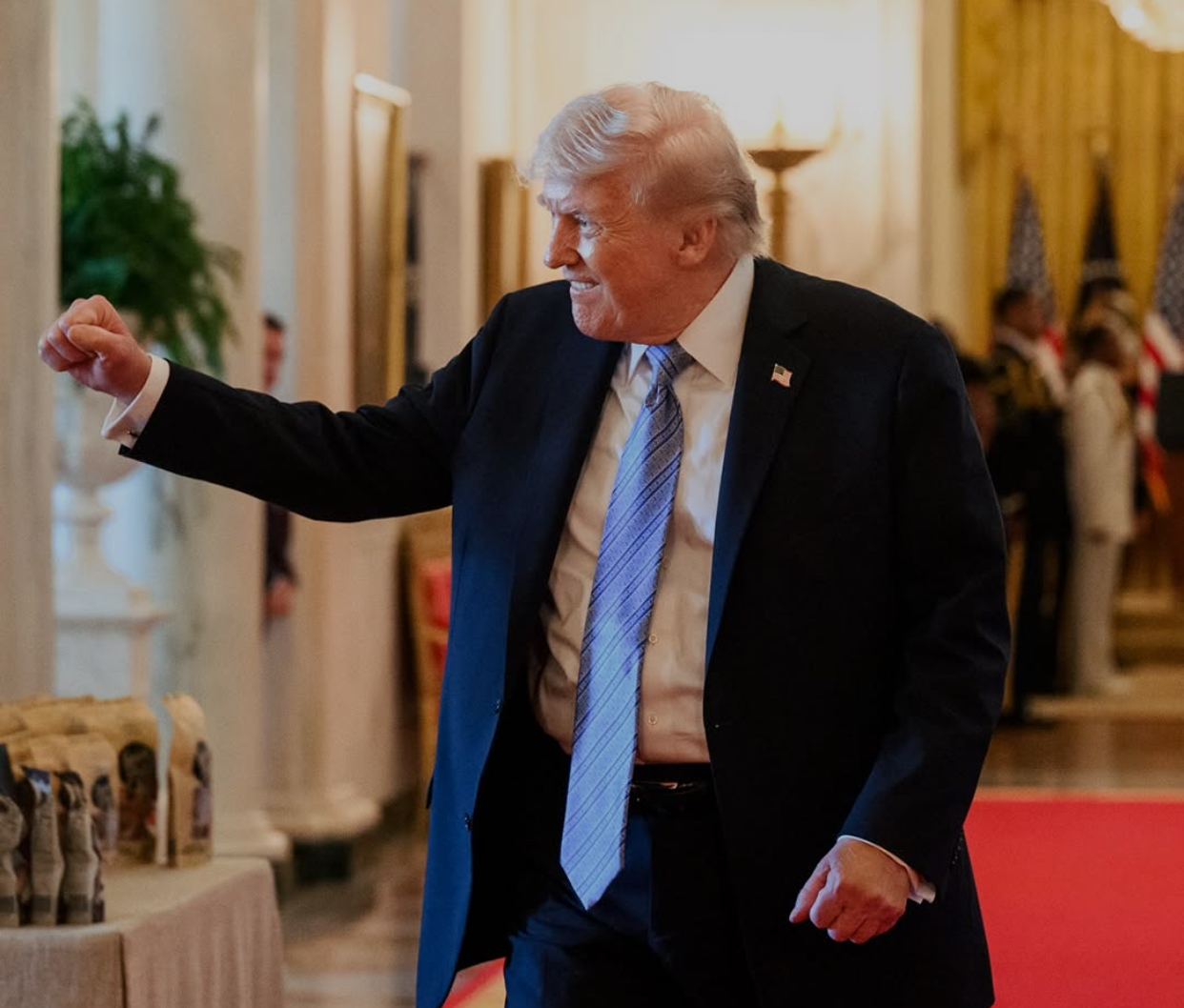 Ce este „Cartea Apocalipsei” de la Casa Albă. Fost oficial :Trump era interesat de puterile „magice” ale președintelui SUA