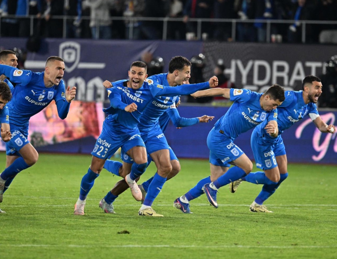 Universitatea Craiova-U Cluj, joacă cu trofeul pe masă. Meciul poate decide noua campioană