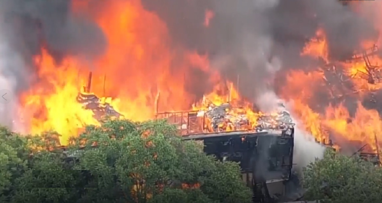 Explozie urmată de incendiu devastator la un bloc din Dallas. Cel puțin trei persoane au murit