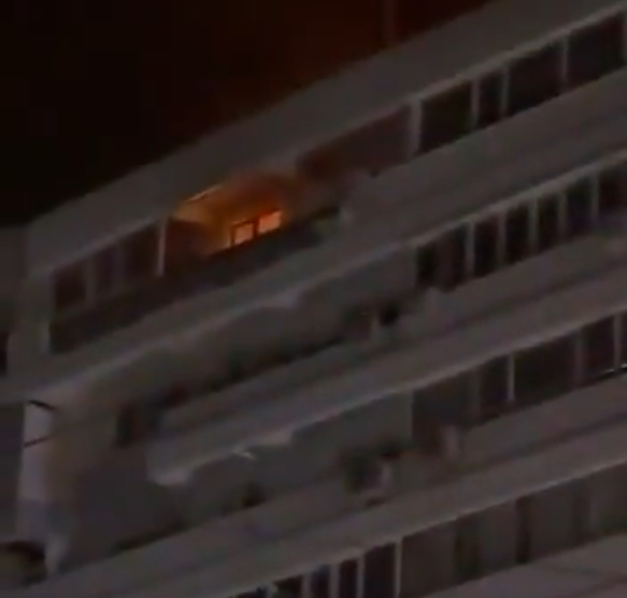 Noi detalii despre incidentul de la Galați. Unde vor fi mutați proprietarii din blocul afectat
