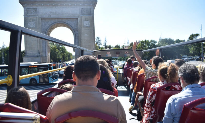 Autobuzele turistice revin pe marile bulevarde ale Capitalei. Programul complet și tarifele din acest sezon