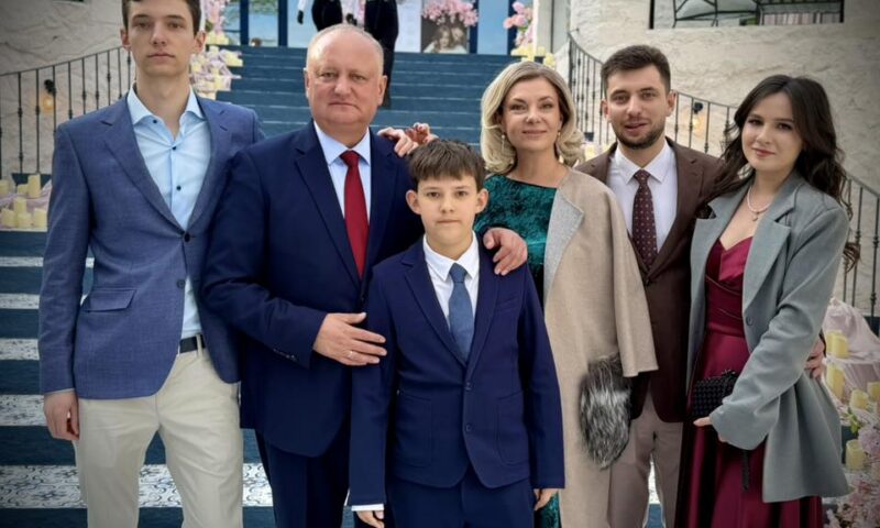 Au început nunţile în familia Dodon? Cine l-a însoţit pe Vlad la nunta verişoarei sale