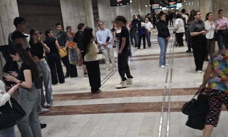 Circulație dată peste cap pe Magistrala M3. S-a produs haos la metrou