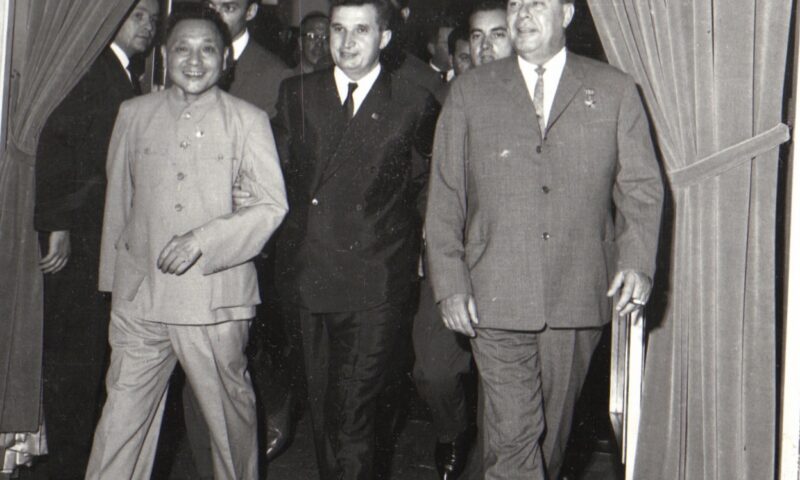 Ghimpele din coasta URSS. Cum a trădat România „Marea Familie Socialistă” pentru China