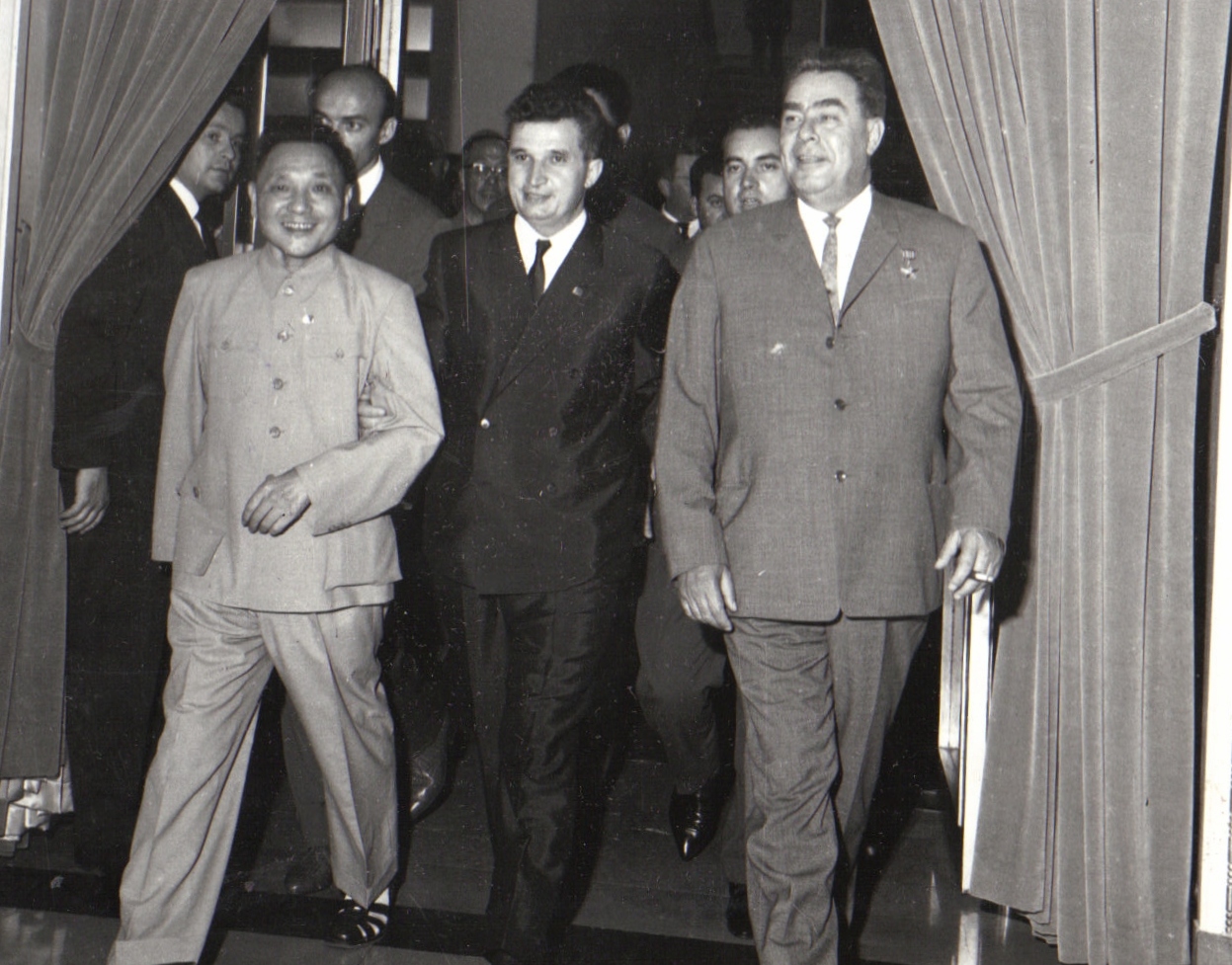 Ghimpele din coasta URSS. Cum a trădat România „Marea Familie Socialistă” pentru China