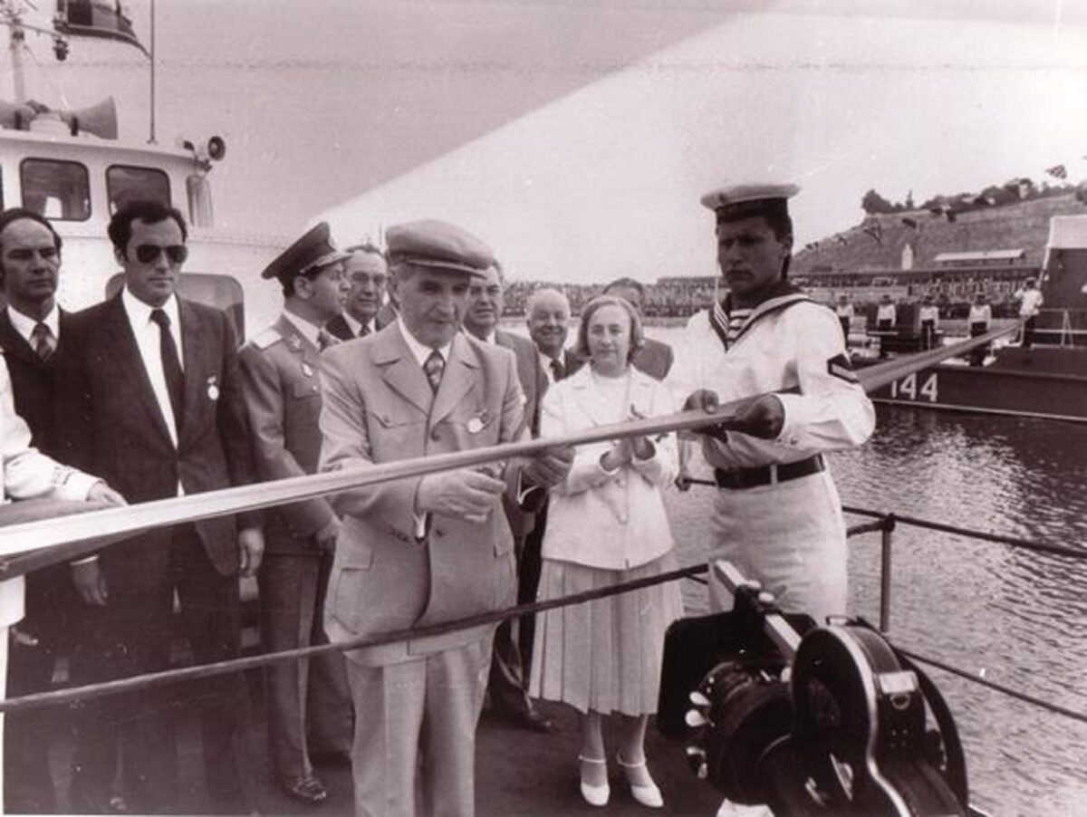 Magistrala Albastră. Mii de pionieri au simbolizat grafic portretele lui Nicolae şi Elenei Ceauşescu la inaugurarea Canalului Dunăre-Marea Neagră