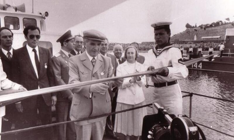 Magistrala Albastră. Mii de pionieri au simbolizat grafic portretele lui Nicolae şi Elenei Ceauşescu la inaugurarea Canalului Dunăre-Marea Neagră