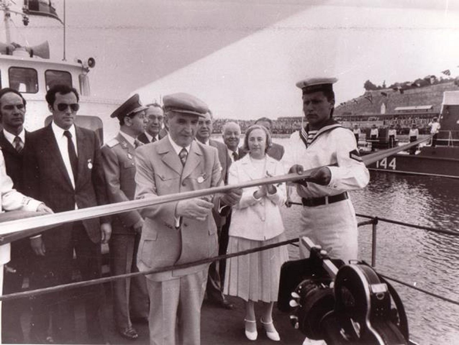 Magistrala Albastră. Mii de pionieri au simbolizat grafic portretele lui Nicolae şi Elenei Ceauşescu la inaugurarea Canalului Dunăre-Marea Neagră