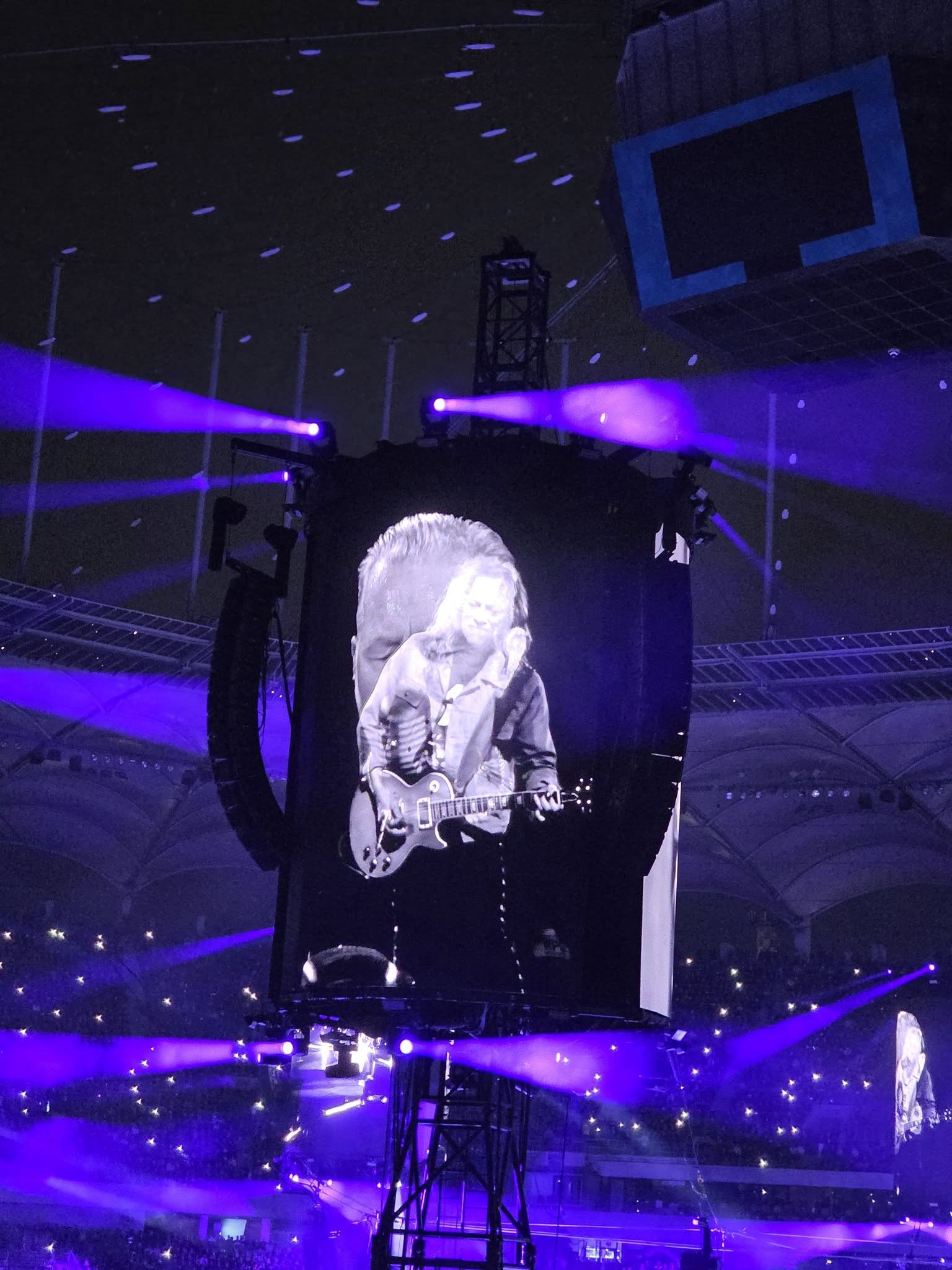„Mergeți la pensie!”: Val de critici dure după concertul Metallica de la Arena Națională
