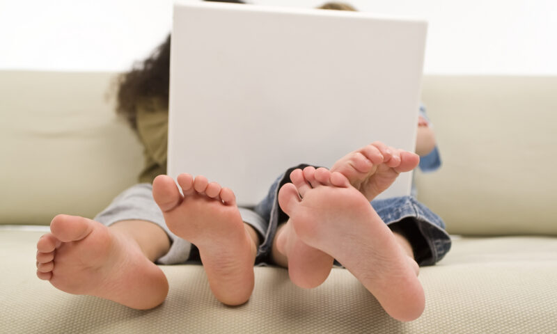 Meta și Google au finanțat lecții despre „echilibrul digital” pentru copii. Criticii spun că platformele lor sunt construite să creeze dependență