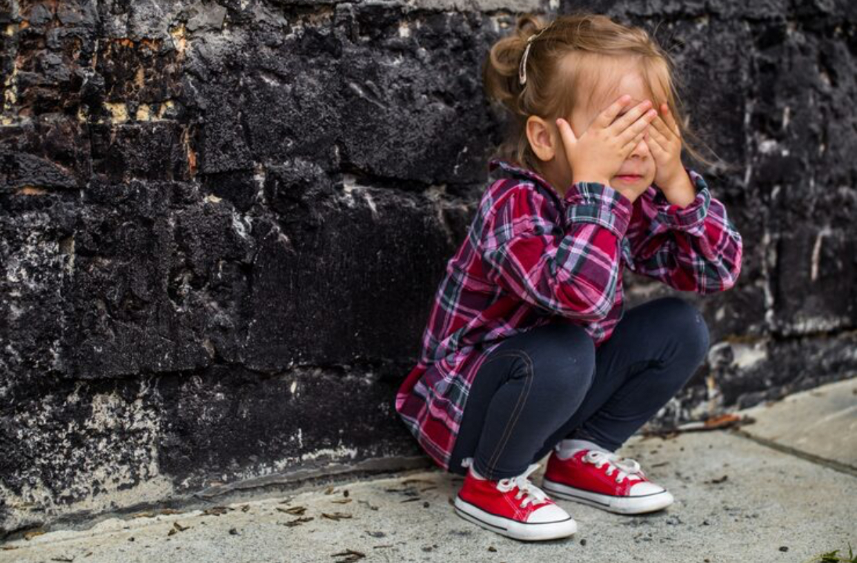 Anchetă la o creșă din Cluj. O educatoare, acuzată că ar fi bătut, amenințat și jignit copiii