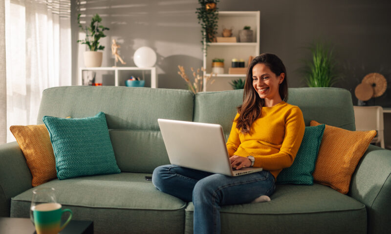 Credit de nevoi personale vs. credit ipotecar: cum alegi corect cu ajutorul unui cont online