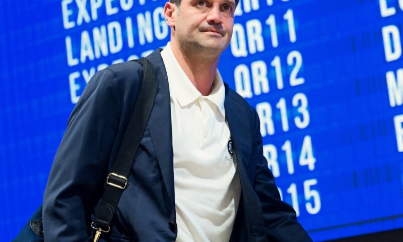 Cristian Chivu, felicitat de Bolojan. Mesajul premierului