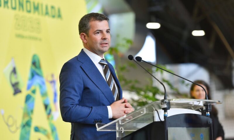 Austeritate pentru români, Festival pentru Daniel Constantin, pe bani publici