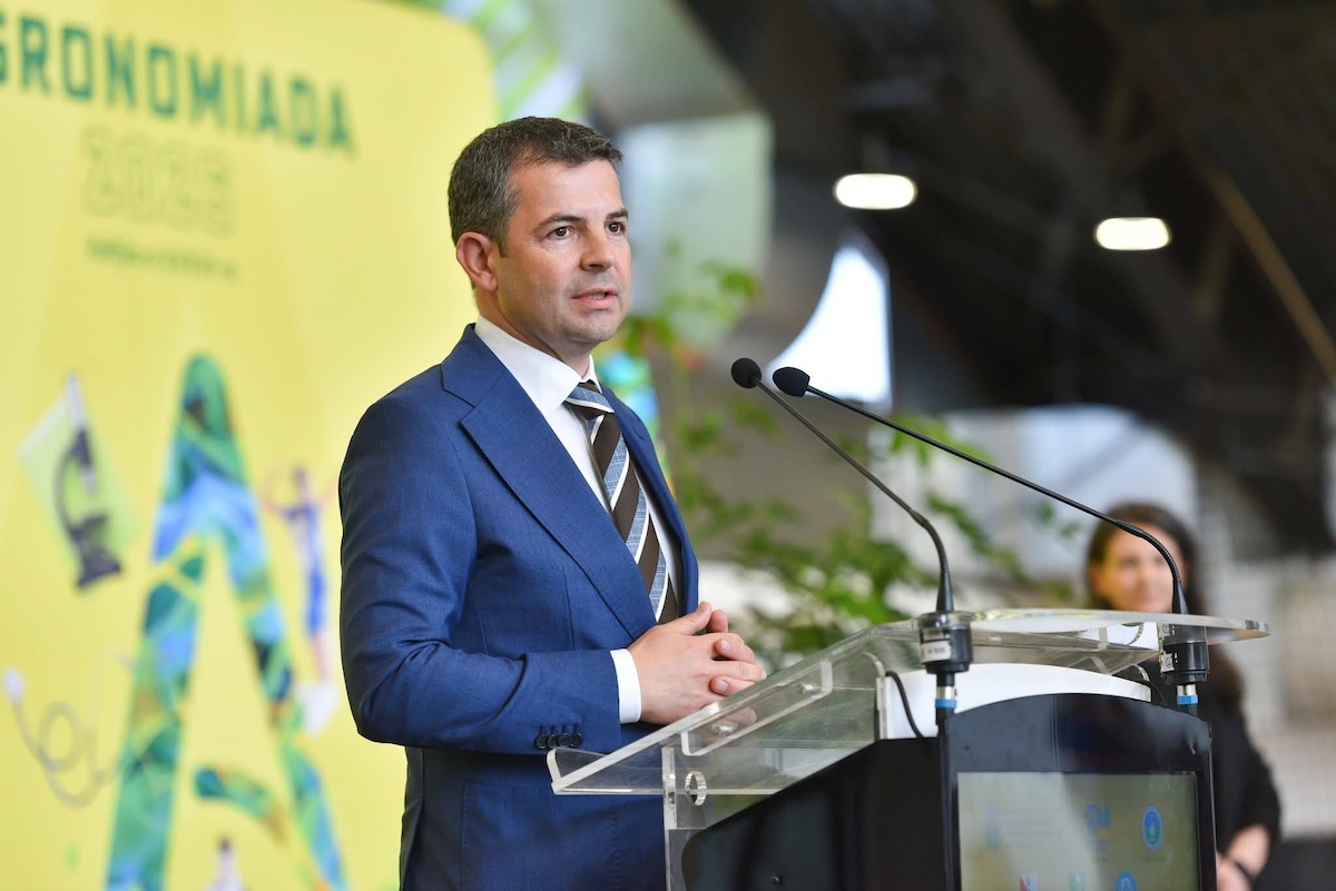 Austeritate pentru români, Festival pentru Daniel Constantin, pe bani publici