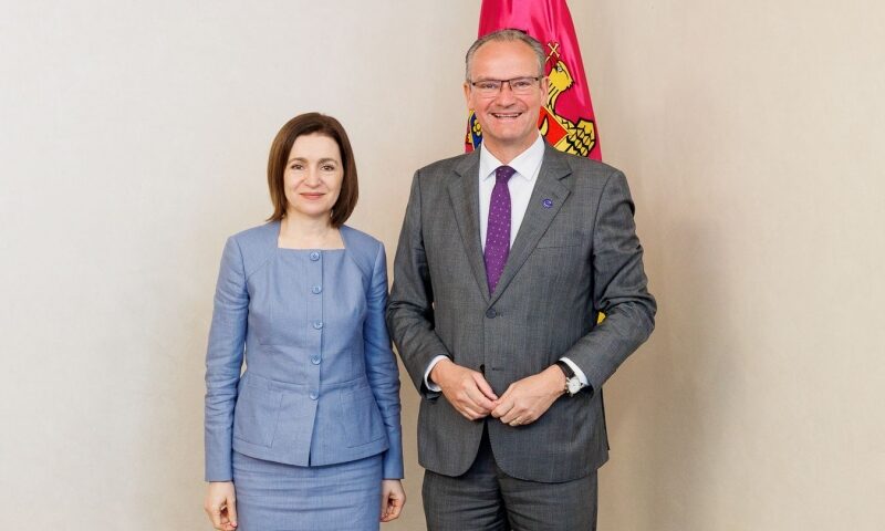 Un diplomat german rupe tiparele. Mesaj de susţinere pentru moldoveni, transmis de lângă tarabele cu zarzavaturi. Video