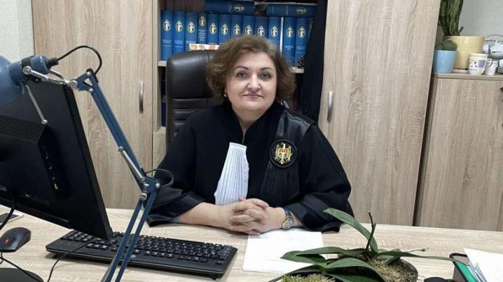 Unul din dosarele în care este învinuit Igor Dodon ar putea fi reluat de la început. Judecătorul a anunţat că pune „roba în cui”