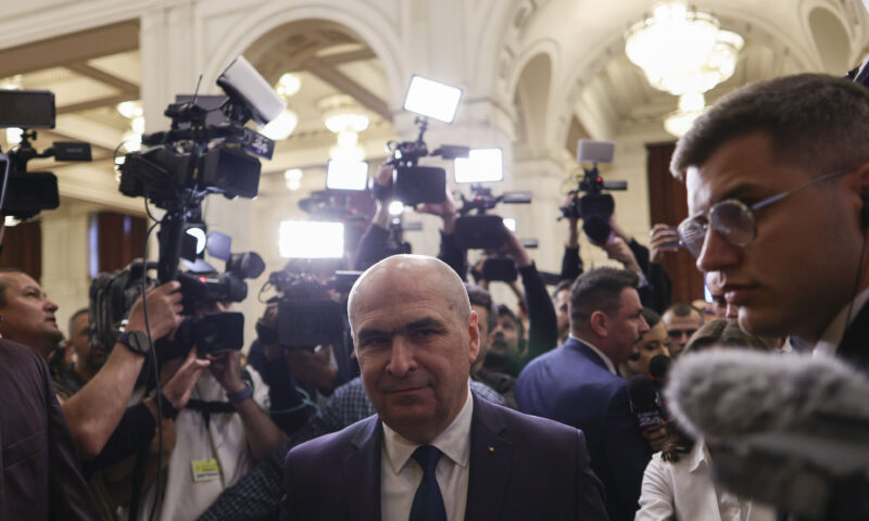 Cabinetul Bolojan, în fața moțiunii PSD–AUR. Bolojan: Unde ați fost până acum, mi-e mi-ar fi rușine să semnez așa ceva. Live Text