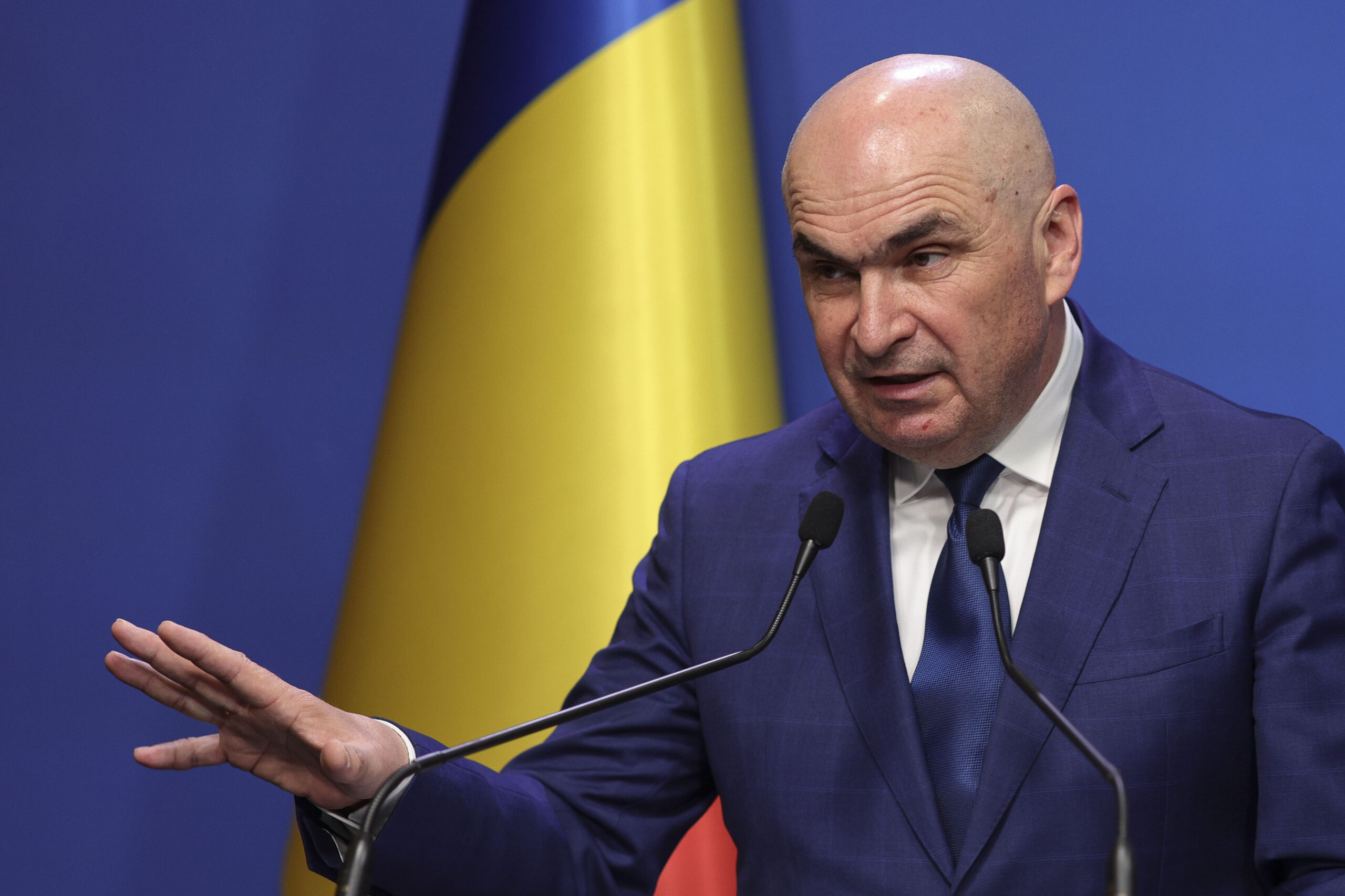 Bolojan și frații Micula. Cum răspunde Guvernul acuzațiilor venite din partea PSD