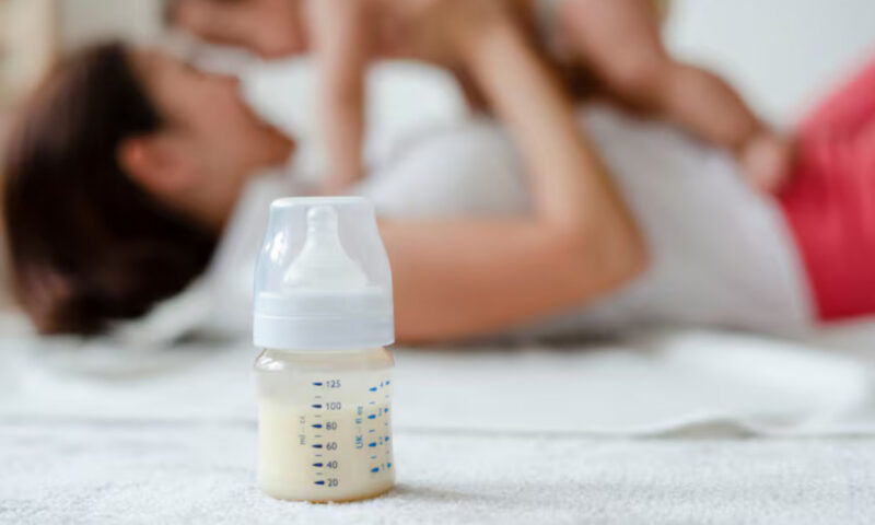 Lapte praf contaminat cu toxina cereulidă. Companiile Nestle și Danone, acuzate că au retras produsele de la raft cu întârziere