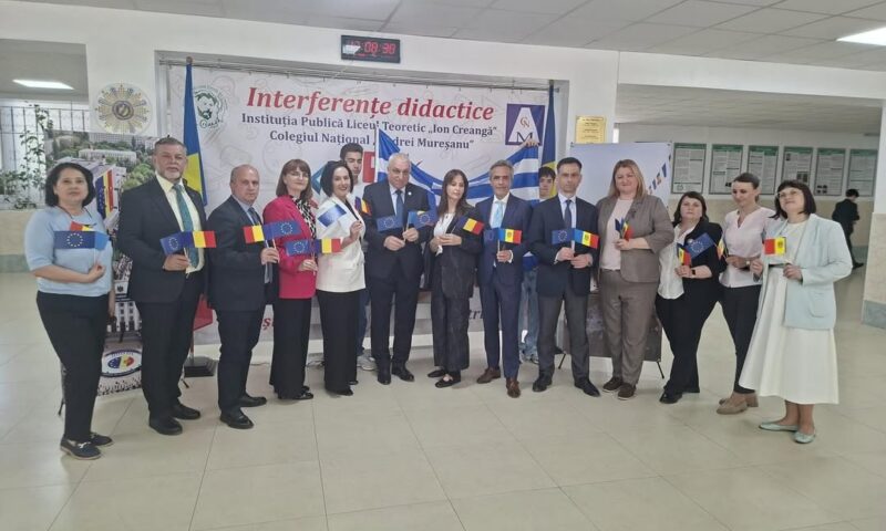 Agitaţie printre deputaţii pro-ruşi. Cântece unioniste la un liceu din Chişinău