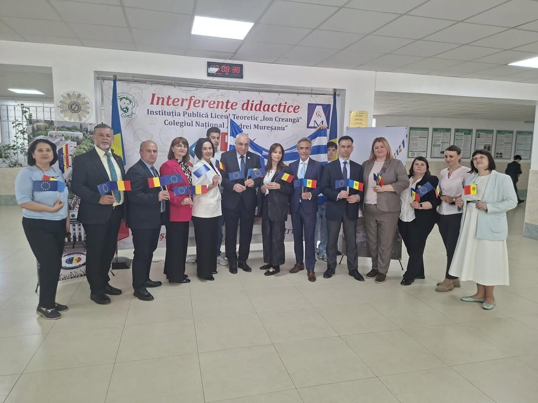Agitaţie printre deputaţii pro-ruşi. Cântece unioniste la un liceu din Chişinău