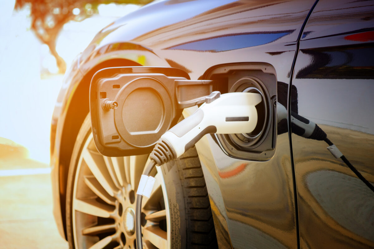 Mașinile electrice câștigă teren în Europa. Cât au crescut vânzările într-un an