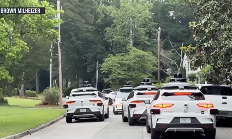 Cartier din Atlanta, invadat de mașini fără șofer. Ce s-a întâmplat. Video