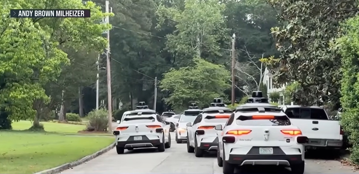 Cartier din Atlanta, invadat de mașini fără șofer. Ce s-a întâmplat. Video