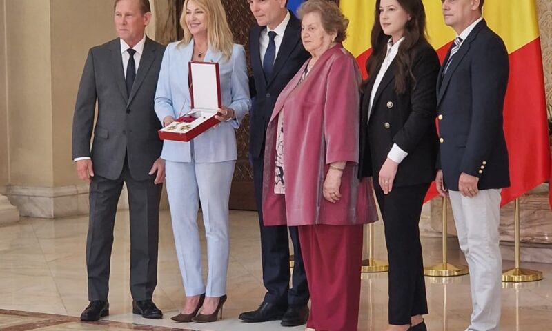 Nadia Comăneci, decorată de Nicușor Dan la 50 de ani de la momentul istoric de la Montreal. Imagini de la Cotroceni